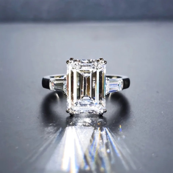 New 1.75Ct Emerald Cut Moissanite Swarovski 9x7 Solitaire Ring - Picture 4 of 14